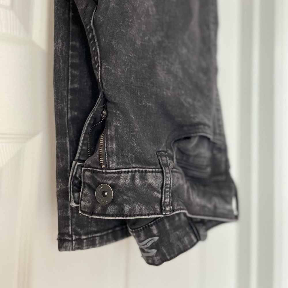 Black wash Seven skinny jeans. Size 4.